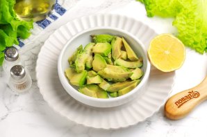 Канапе с сыром, авокадо и семгой Канапе с сыром, авокадо и семгой