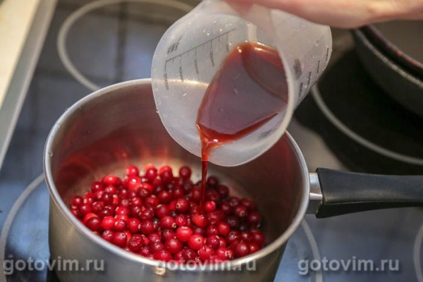 Утиные ножки конфи с клюквенным соусом и запеченным картофелем