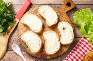 Бутерброды с колбасой и сыром Бутерброды с колбасой и сыром