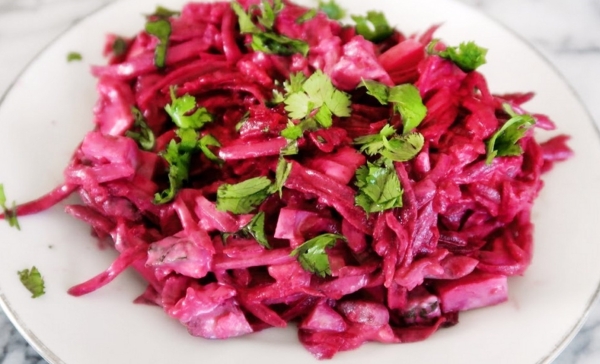 Салат со свеклой, как в советском ресторане. Бабушка сохранила рецепт Салат со свеклой, как в советском ресторане. Бабушка сохранила рецепт