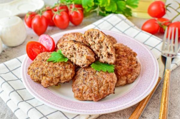 Котлеты из говяжьего фарша Котлеты из говяжьего фарша