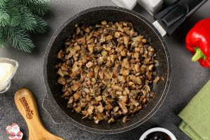 Новогодний салат "Варежка" на год Дракона Новогодний салат "Варежка" на год Дракона