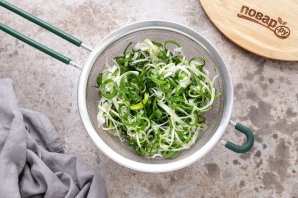 Корейский салат из зеленого лука Корейский салат из зеленого лука