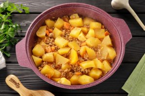 Тушеная картошка с фаршем Тушеная картошка с фаршем
