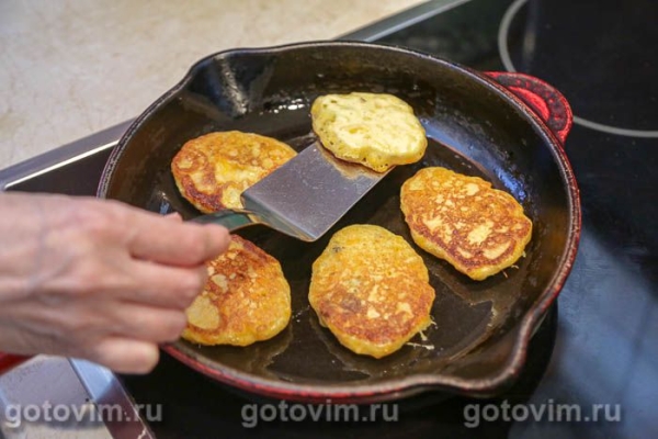 Оладьи с тыквой и изюмом