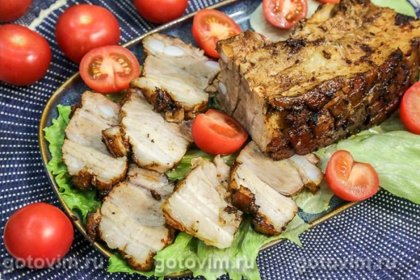 Запеченная свиная грудинка в маринаде из вяленых томатов и винного уксуса Запеченная свиная грудинка в маринаде из вяленых томатов и винного уксуса