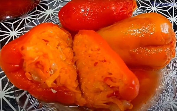 Фаршированный перец по-новому: удивительное сочетание моркови, овощей и томатной заливки! Фаршированный перец по-новому: удивительное сочетание моркови, овощей и томатной заливки!