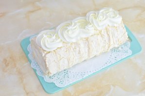 Меренговый рулет с вишней Меренговый рулет с вишней