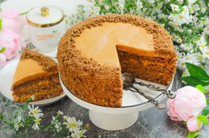 Шоколадный торт с кремом из вареной сгущенки Шоколадный торт с кремом из вареной сгущенки