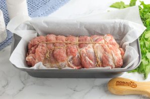 Мясной рулет с брусникой в духовке Мясной рулет с брусникой в духовке