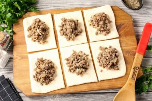 Жареная слоёная самса с мясом Жареная слоёная самса с мясом