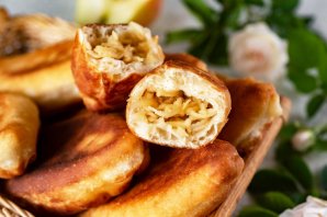Пирожки с яблоками жареные Пирожки с яблоками жареные