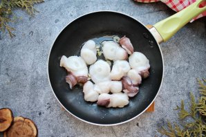 Паста с осьминогом в томатном соусе Паста с осьминогом в томатном соусе