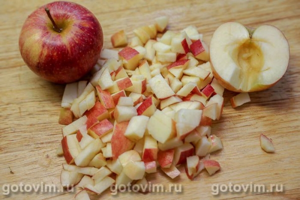 Бисквитный рулет с клюквой, яблоками и апельсином