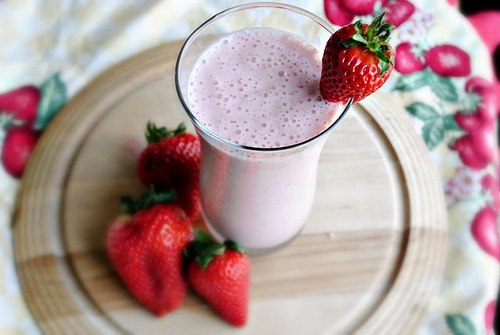 Клубнично-банановый йогурт в мультиварке Клубнично-банановый йогурт в мультиварке