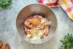 Фрикадельки в молочном соусе Фрикадельки в молочном соусе