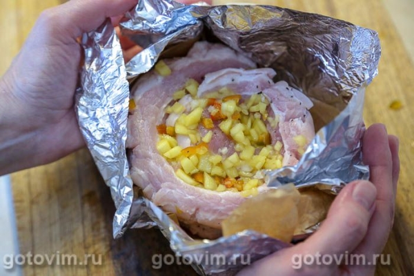 Рулет из свиной грудинки  с манго и перцем чили Рулет из свиной грудинки  с манго и перцем чили