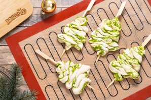 Праздничные елочки из теста