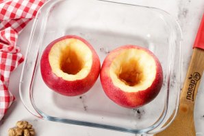 Печеные яблоки в микроволновке Печеные яблоки в микроволновке