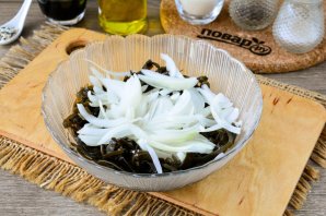 Салат из помидоров с морской капустой Салат из помидоров с морской капустой