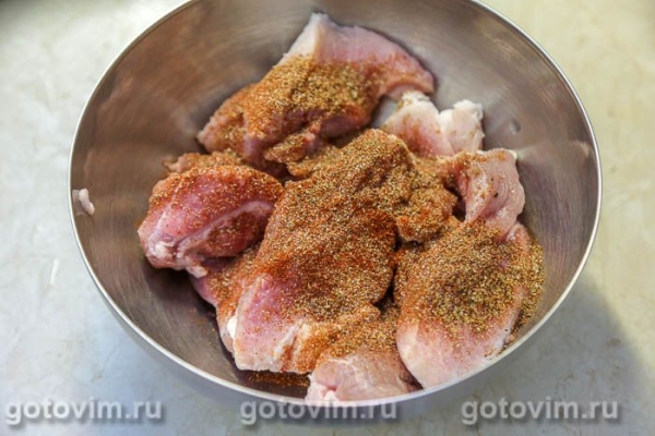 Рваная свинина (Pulled Pork), запеченное в томатном соусе 