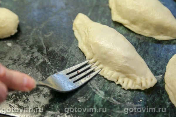 Чебуреки с кальмарами и яйцом Чебуреки с кальмарами и яйцом