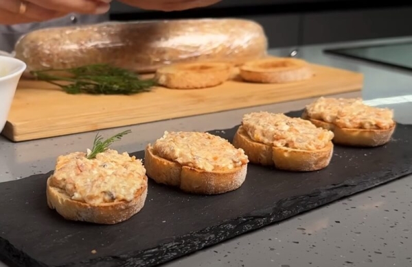 Мы готовили, как могли. Знаменитая намазка «Селедочная» из 90-х: главное, что просто, быстро и вкусно Мы готовили, как могли. Знаменитая намазка «Селедочная» из 90-х: главное, что просто, быстро и вкусно