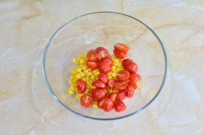 Салат с семгой и кукурузой Салат с семгой и кукурузой