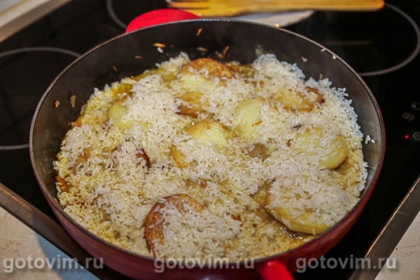 Плов с колбасками, картофелем и фасолью Плов с колбасками, картофелем и фасолью