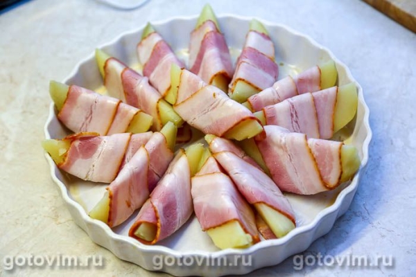 Картофельные дольки в беконе