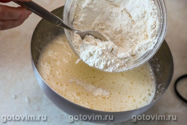 Бисквитный рулет с тертыми яблоками Бисквитный рулет с тертыми яблоками