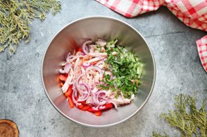 Салат с языком и курицей Салат с языком и курицей