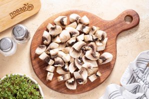 Шампиньоны в сметанном соусе Шампиньоны в сметанном соусе