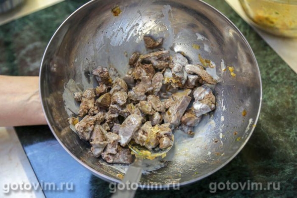 Булочка-плетенка с куриной печенью Булочка-плетенка с куриной печенью