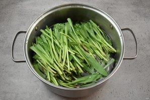 Черемша в томатном соусе на зиму