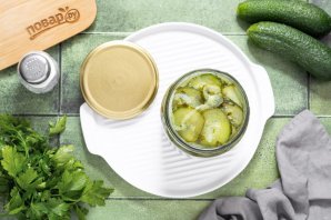 Салат с огурцами на зиму