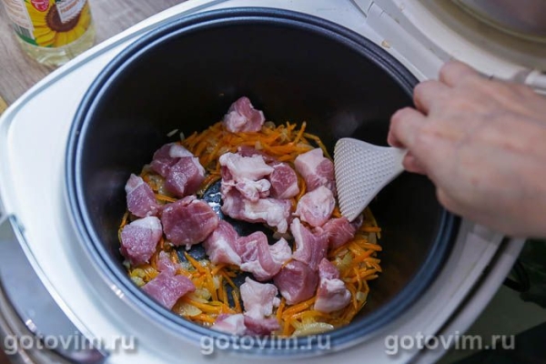 Плов со свининой, нутом и черносливом в мультиварке