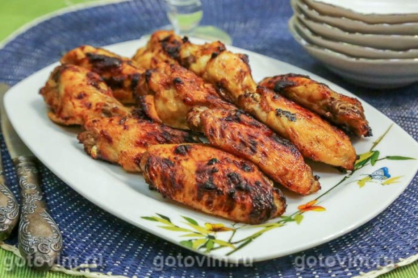 Куриные крылышки в маринаде с шрирачей Куриные крылышки в маринаде с шрирачей