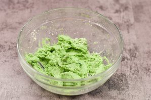 Слоеные пирожки с рикоттой и шпинатом