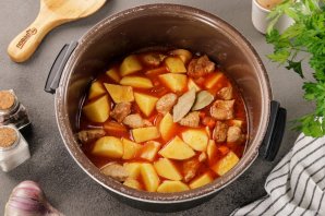 Свинина с картошкой в мультиварке