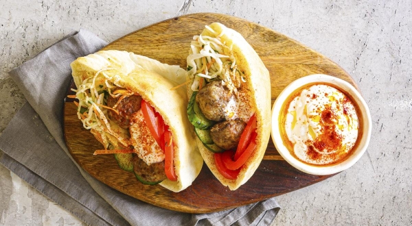 Пита с фрикадельками, овощами и колу-слоу, пошаговый рецепт с фото Пита с фрикадельками, овощами и колу-слоу, пошаговый рецепт с фото