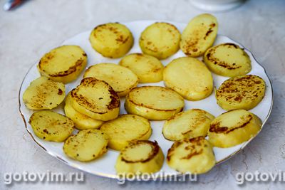 Тартинки из картофеля с соленой сельдью и свеклой Тартинки из картофеля с соленой сельдью и свеклой