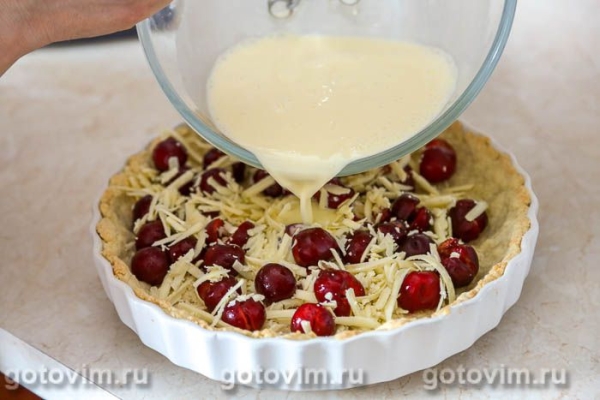 Пирог с черешней и сыром с голубой плесенью Пирог с черешней и сыром с голубой плесенью