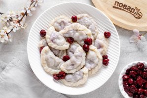 Вареники с вишней на воде Вареники с вишней на воде