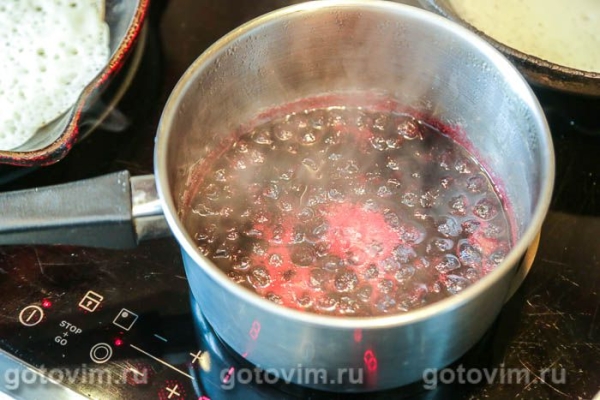 Блины с начинкой из черной смородины Блины с начинкой из черной смородины