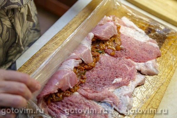 Рулет из свинины с острым перцем, беконом и сыром Рулет из свинины с острым перцем, беконом и сыром