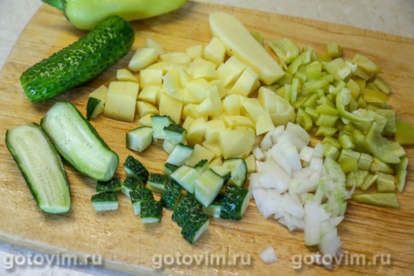 Рассольник с мясом и свежими огурцами