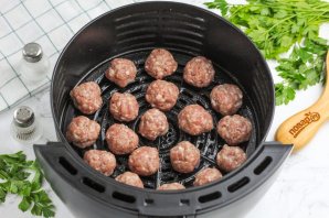 Фрикадельки в аэрогриле Фрикадельки в аэрогриле