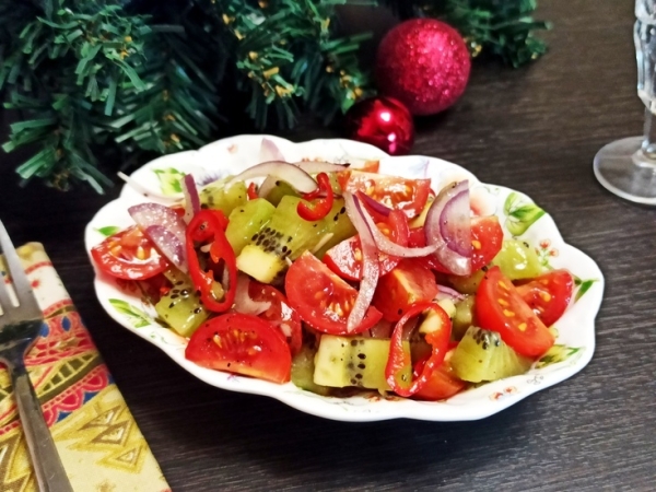 Салат "киви-помидор" Салат "киви-помидор"