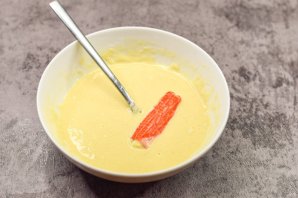 Крабовые палочки фаршированные в кляре Крабовые палочки фаршированные в кляре